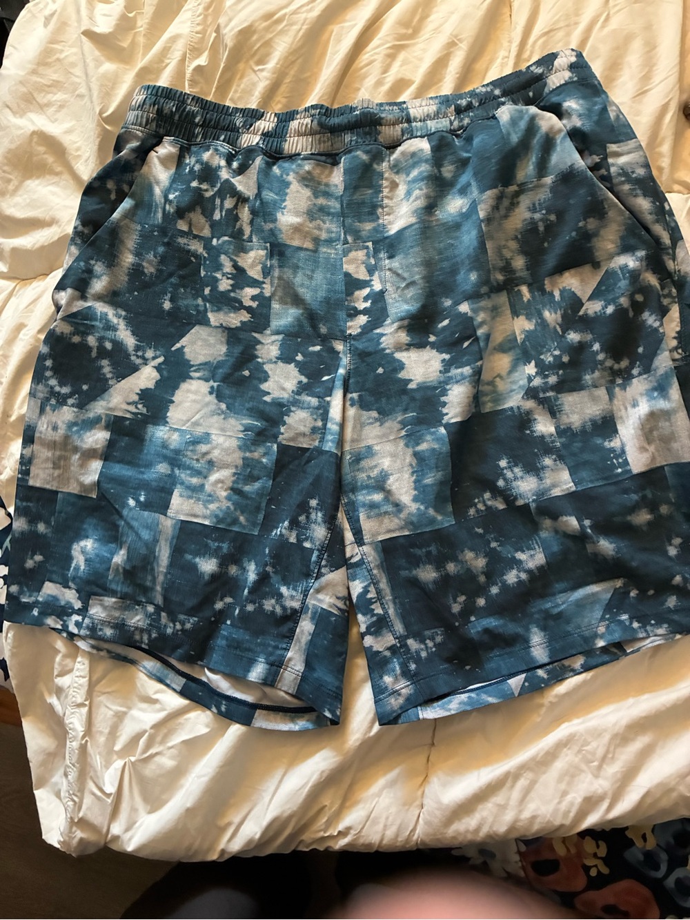 Men's Lululemon Blue Tie-Dye Athletic Shorts with Elastic Waist